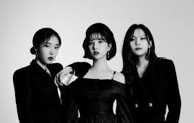 If you place yourself at the intersection of social groups, you'll have more ideas and more opportunities. Gfriend S Sinb Eunha And Umji To Reunite As Three Member Group