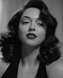 Sarah Caviness's Instagram, Twitter & Facebook