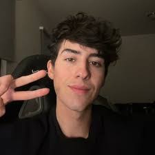 Reynaldo Lamas's Instagram, Twitter & Facebook