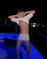 Would you go on a boat trip with me?🛥️🥰