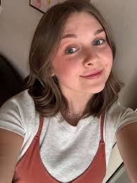 Hello! My name is Alyssa and I am a current college junior at UNI studying  Communication Sciences and Disorders with hopes of becoming a Pediatric  Speech Language Pathologist! I am look for