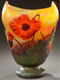 5 000 6 000 Eur Daum Nancy Vase A Panse Bombee En Meplat Col Pince Sur Pied Circulaire En Verre Multicouches A Decor Degage A L Acide Et Repris A La Roue De
