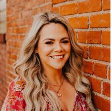 Kristen Schmidt's Instagram, Twitter & Facebook