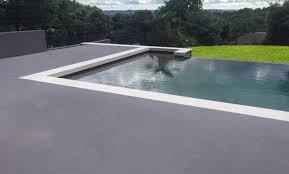 Roc De France Concrete Line Ambiance Margelle Piscine L Talon Vendee Ivoire Terrasse Pelouse Margelle Piscine Margelle Amenagement Piscine