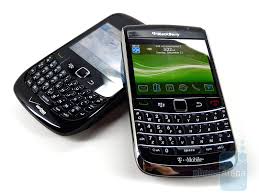 Blackberry bold 9700 other features include image stabilization, document viewer, voice memo, voice dial and many more. Rim Blackberry Bold 9700 And Curve 8530 Side By Side Phonearena