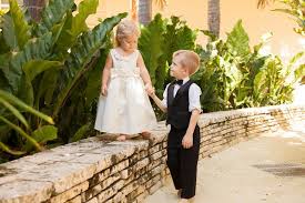 Welches kleidungsstück ihr kind für gut befindet und worin es sich wohlfühlt. Festliche Kleidung Fur Kinder Bei Der Eigenen Hochzeit Blog Von Spiele Hochzeit De