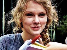Not many famous would be as comfortable as she is with someone taking a picture at such a close range when there is no makeup on. 11 Taylor Swift No Makeup Picture You Must See Siachen Studios