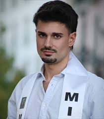 👑 Miss Mérida 👑 @we._.mocha Hola a todos. Soy Rocío, y tengo el orgullo  de representar a Mérida. A este certamen, aporto mi autenticidad y mi  determinación. Mi meta es usar esta