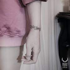 When you combine the beauty of a flower with the edginess of a wrist tattoo you have a winning combination for a feminine and unique design. Flower Bracelet Tattoo On The Left Wrist