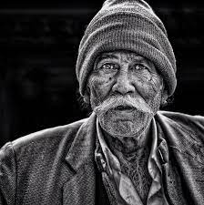 Memilih tema untuk foto buku tahunan sekolah pastinya sudah melalui banyak pertimbangan. Old Man Cap Mustache Black White Old Man Pictures Portrait Interesting Faces