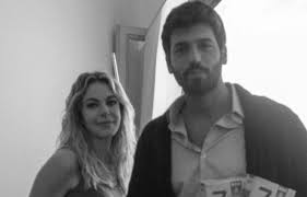 Nei primi anni ottanta appare in alcuni spot televisivi (treets e perugina). Claudia Gerini Con Can Yaman La Novita Infiamma Il Web Cosa Succede