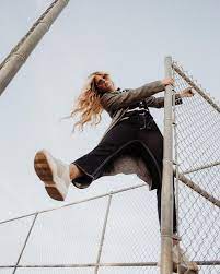 Pin By Maddie Forst On Fotografii Model Poses Photography Portrait Photography Portrait Photography Poses