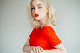 Is it really about the lip color? What Color Lipstick To Wear With Red Dress Stylecheer Com