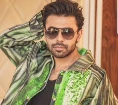 justsaying على X: "Farhan Saeed + Green Jacket + Glasses = The Most hottest  😭🔥😍 #FarhanSaeed https://t.co/VheTmGc0np"