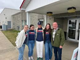 There is only 1 hour left of voting in the Republican Primary! If you know  anyone who hasn't yet voted, please send them a message to remind them to  get out and