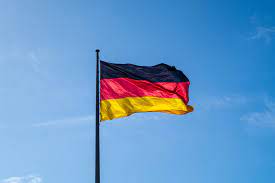 Die fahne der weimarer republik und die der bunzelrepublik restdeutschland ist die auf den kopf. Umfrage Sollte Die Deutschland Fahne Vor Allen Schulen Gehisst Werden