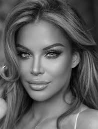 Move like everything is going work out, because it is. Photographer:  @angelvarelaphoto #positivenergy #inspire #thebestisyettocome  #wendystarland #blackandwhitephotography