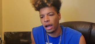 📣📣THIS IS A PUBLIC SERVICE ANNOUNCEMENT!!!📣📣 I'm in need of singers!!!  If u can sing or know someone who can sing leave their name or post a clip  below! God didn't bless me wit the chris brown gene ...