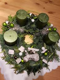 Adventskranz In Grun Metallic Diy Grune Kerzen Weihnachtsdekoration Adventskranz