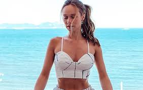 Mariana ximenes do prado nuzzi , known as mariana ximenes (born april 26, 1981 in são paulo, brazil), is a brazilian actress. Mariana Ximenes Compartilha Momento Espiritual O Fuxico