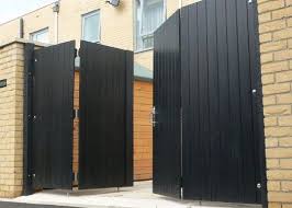 Terlihat sekali bukan 45 model pagar tembok minimalis diatas? Pintu Pagar Lipat Tinggi Vertikal Desain Pagar Modern Pintu Rumah Halaman