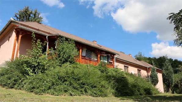 Éltető Világ Erdei Iskola és Turistaszálló Szállások