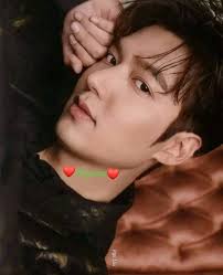 King 👑. Follow me Kpa U Bah 통 .!авф 오르르트트르으로트 MESTA 四 10 MESSI ULTIMATEO  COLLceTes lteresATON . ксСте ARSTON