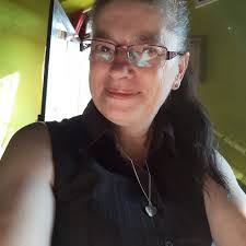 Leslie Tarin's Instagram, Twitter & Facebook