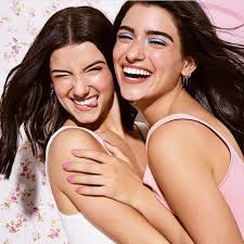 Born and raised in norwalk, connecticut, she was a competitive. Charli D Amelio Wallpapers New 2020 For Android Apk Download