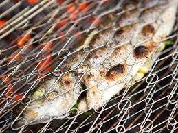 Lo sgombro, detto anche maccarello o lacerto, è un pesce azzurro che popola il mare mediterraneo. Grigliata Di Pesce 5 Errori Da Non Fare Dissapore