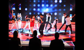 Csobot adél például festetlenül egészen máshogy néz ki, mint azok után, hogy a profi sminkesek kezelésbe vették. Csobot Adel Rajongoi Posts Facebook