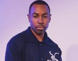 How many people from the HE extended universe have a Peabody and a Golden  Globe? 1