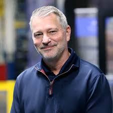 Robin Tharp's Instagram, Twitter & Facebook