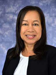 Lisa Mifflin's Instagram, Twitter & Facebook