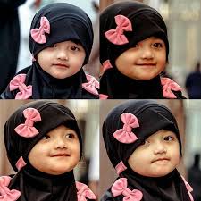Mewarnai keluarga muslim sebuah keluarga idealnya terdiri dari ayah ibu dan dua orang anak. Jilbab Anak2