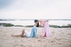 Prewedding dengan background kawah yang indah. Wujudkan Foto Prewedding Keren Impianmu Di Sumba Pakai Kode Sumbadeals Start From 2 Photo Photography Service