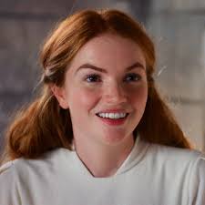 🍷✨ 𝐄𝐥𝐚𝐲𝐧𝐞 𝐓𝐫𝐚𝐤𝐚𝐧𝐝 𝐀𝐩𝐩𝐫𝐞𝐜𝐢𝐚𝐭𝐢𝐨𝐧 𝐏𝐨𝐬𝐭 ✨🍷 One  of my absolute favourite new characters in Season 2 of The Wheel of Time is  Elayne. They gave her so much personality, warmth, and joie