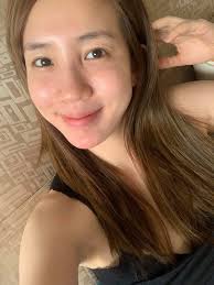 非常有種的來個零修圖。 之前看網友說，不修圖也一般。 哈哈，那就送你一張，一般的我😄 雖然還有三週要繼續努力，可是我相信我們都可以辦得到❤️  繼續養皮膚、繼續當小廚娘，等待恢復正常的那一天—華麗登場😍 #心存感激#