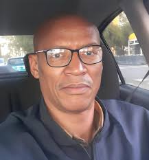 Who's located in Nairobi at the moment and has stones? Let me know.