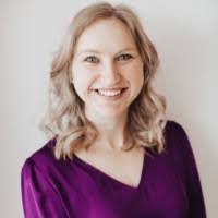 Kelly Munson's Instagram, Twitter & Facebook