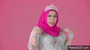 I'm inspire your desire i'm a diva living la vida. I Am Me Dsv Wanmotaim On Make A Gif