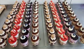 Petit Fours Kleine Tortchen Ohne Fondant Dekorbiskuit Mini Cakes Torten Rezepte Kuchen Und Torten Kleine Torten