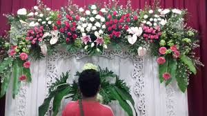 Gereja bukan hanya sebagai tempat untuk memuji dan mengagungkan tuhan, melainkan juga sebagai tempat untuk menjadi putra dan putri altar. 12 Rangkaian Bunga Mawar Untuk Altar Gereja Galeri Bunga Hd