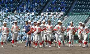 2021年8月28日 15時30分 (8月28日 15時41分更新) 近江に勝利し、ガッツポーズする智弁和歌山・中西＝甲子園. Ucvxmrdxwqkeam