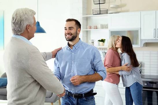 عندما تتصادم رغبة الآباء مع اختيار الأبناء.. أهلي لا يحبون شريك حياتي: ماذا أفعل؟ - مجلة كل الأسرة