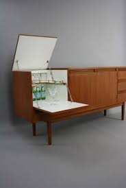 Do you sometimes catch yourself watching episodes of mad men but don't quite remember the plotline because you were staring at the chic office bar cart or a knockout knoll chair in don draper's apartment? Nice 35 Inspiring Mid Century Modern Furniture Ideas 50er Jahre Mobel Inneneinrichtung Innenarchitektur
