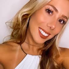 Karla Costa's Instagram, Twitter & Facebook