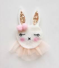Bunny Hairclip Wool Felt Bunny Clip By Thewinkingapple On Etsy Fitas Para O Cabelo Da Bebe Grampos De Cabelo De Feltro Coelhinho Da Pascoa De Feltro