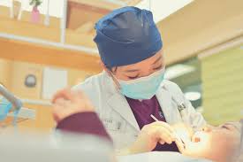 How is a tooth extracted? Can You Sleep With Gauze In The Mouth After Tooth Extraction