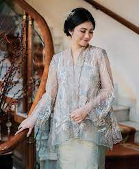 Seringkali pemilihan model kebaya inilah yang jadi problem di saat wisuda. 30 Model Kebaya Modifikasi Brokat Modern Terbaru